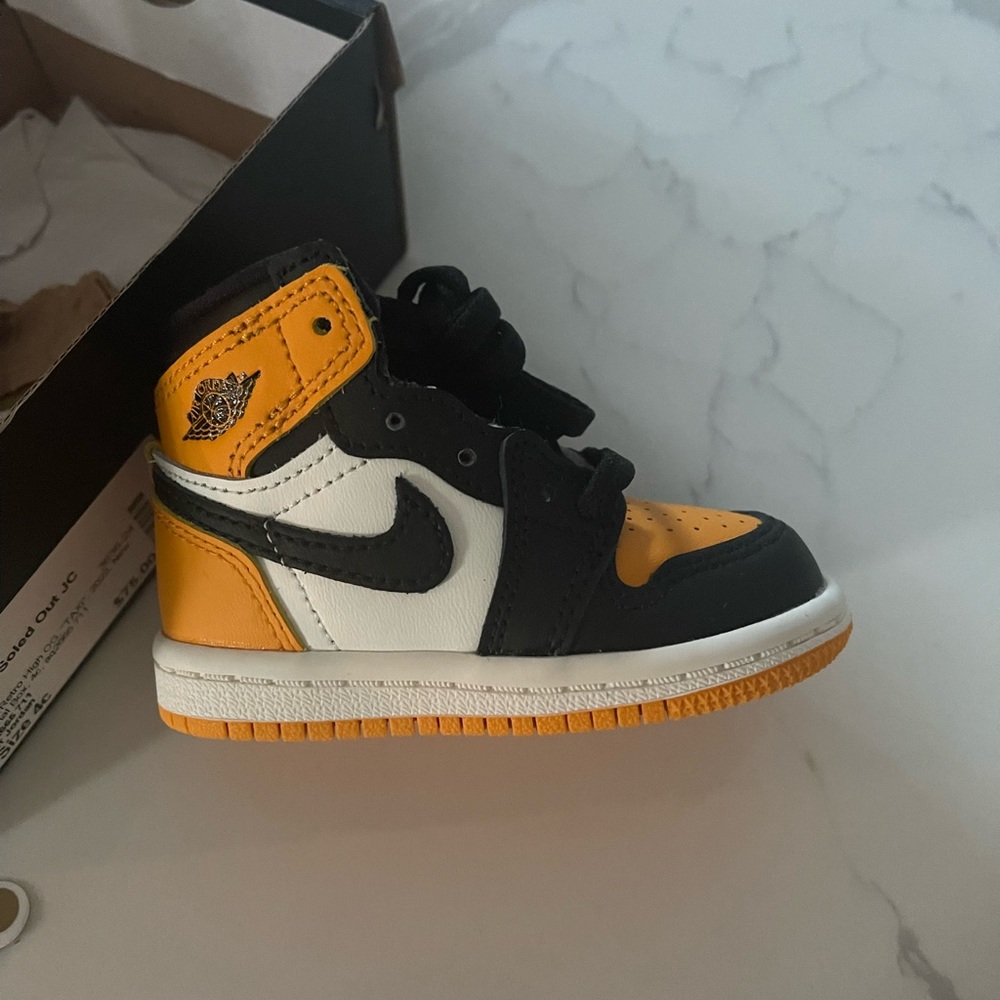 Jordan 1 retro high OG “taxi” size 4C